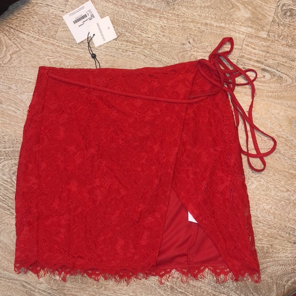 NWT Missguided mini wrap lace skirt red small 4 - Picture 3 of 7